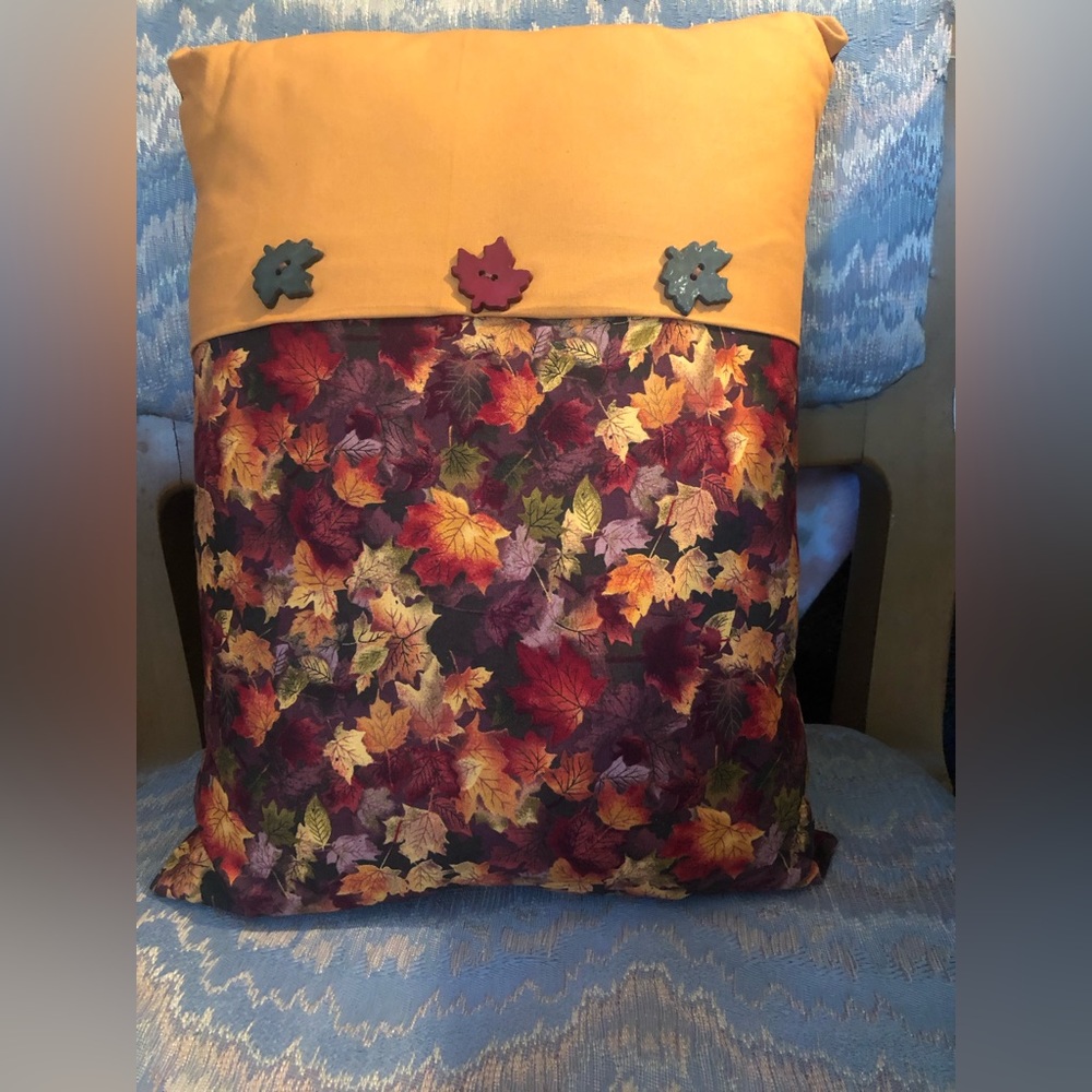 #4948 PILLOW FALL THEME Decorative Pillow Leaf Pattern & Leaf Buttons